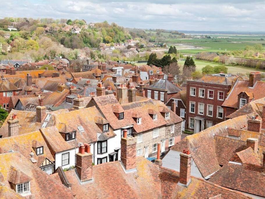 Apartment Blackthorn Is A Luxurious, Rural Retreat For Two. *