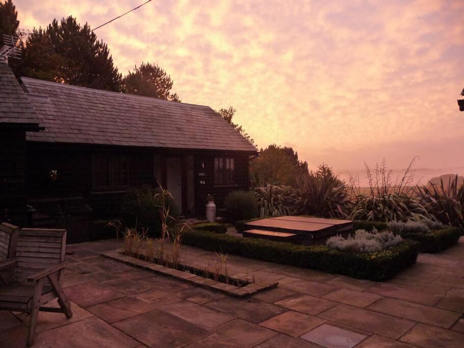 Blackthorn Is A Luxurious, Rural Retreat For Two. *