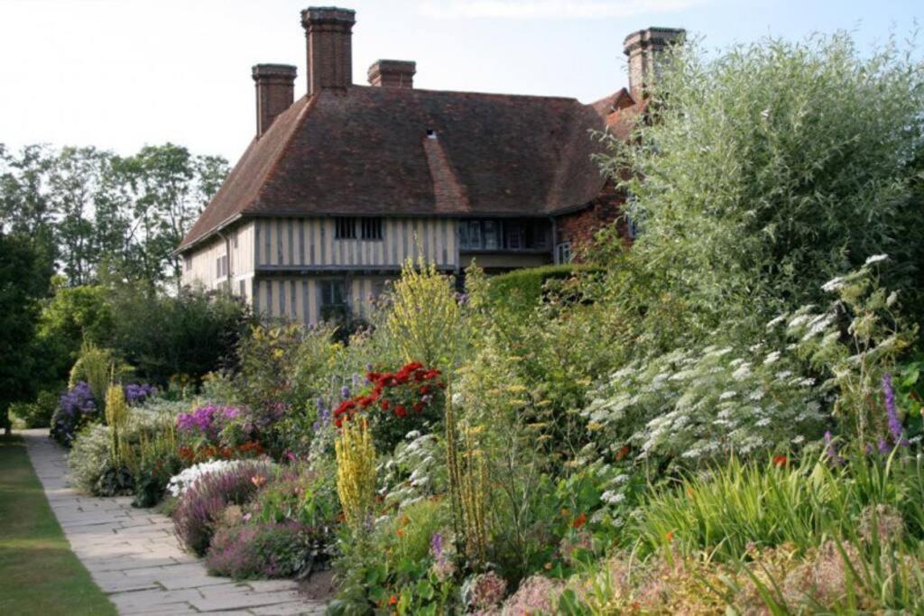 Blackthorn Is A Luxurious, Rural Retreat For Two. Apartment