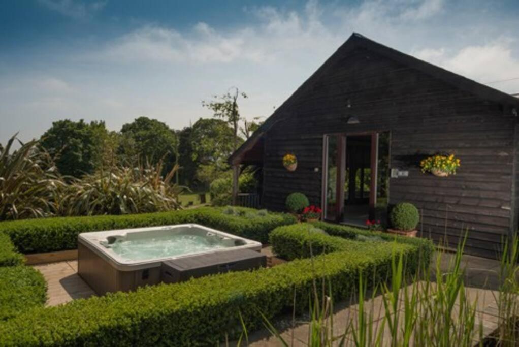 Blackthorn Is A Luxurious, Rural Retreat For Two. Apartment *
